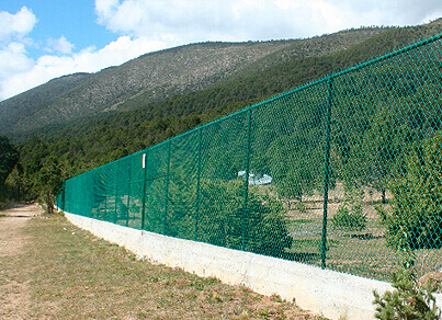 cerca de malla ciclonica, malla ciclonica de alambre de acero galvanizado o con recubrimiento de pvc, proteccion perimetral