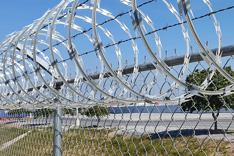 serpentina de alambre, alambre de espiral con navajas, espiral con navajas de alta resistencia para una máxima seguridad en proteccion perimetral