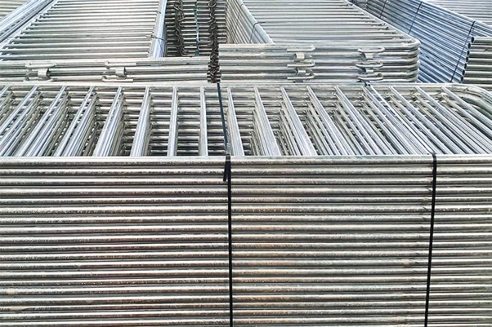 Barreras Temporales Galvanizadas empacadas y apiladas