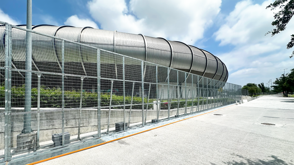 Instalación de Cerca Temporal Perimetral de alta seguridad en estadio de Monterrey BBVA